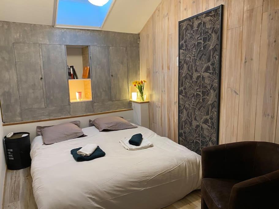 Photo of Bedroom in Anatole France