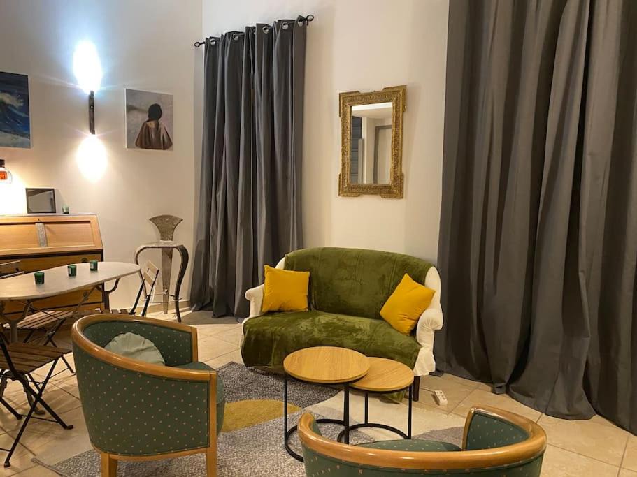 Photo of Livingroom in Anatole France