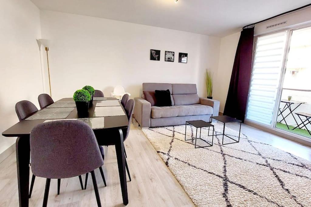 Photo of Livingroom in Cergy