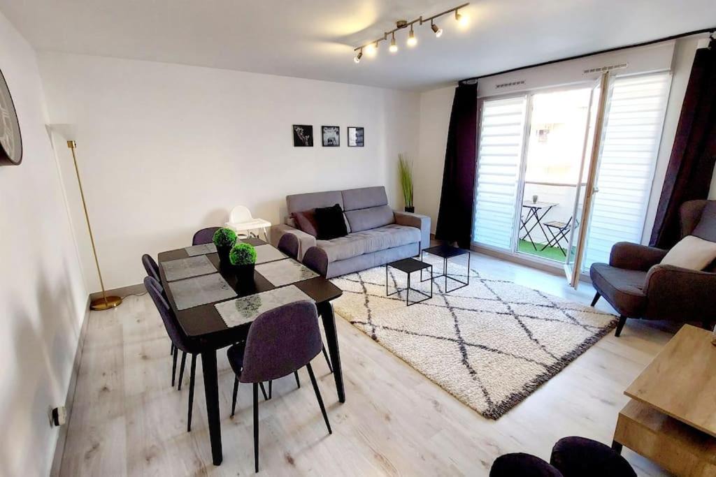 Photo of Livingroom in Cergy