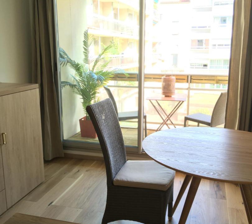 Photo of Livingroom in Jules Ferry - Recamier