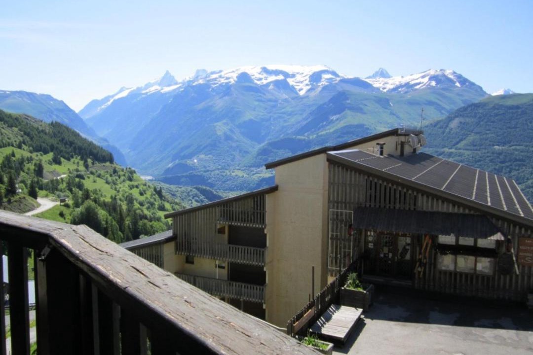 Photo of Buildings in Auris