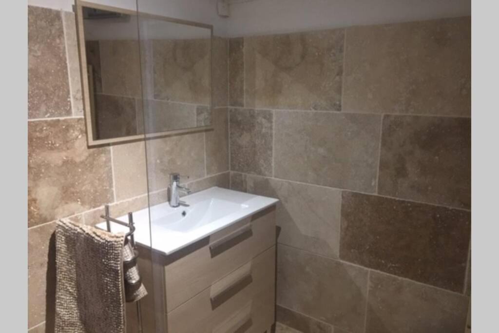 Photo of Bathroom in Laparade