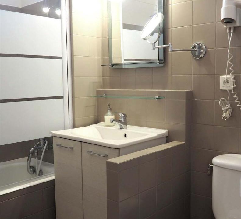 Photo of Bathroom in Parame