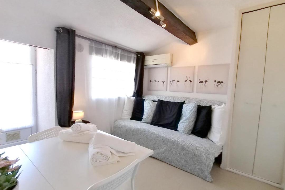 Photo of Livingroom in Opera