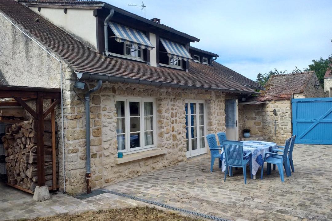 Photo of Buildings in Avernes