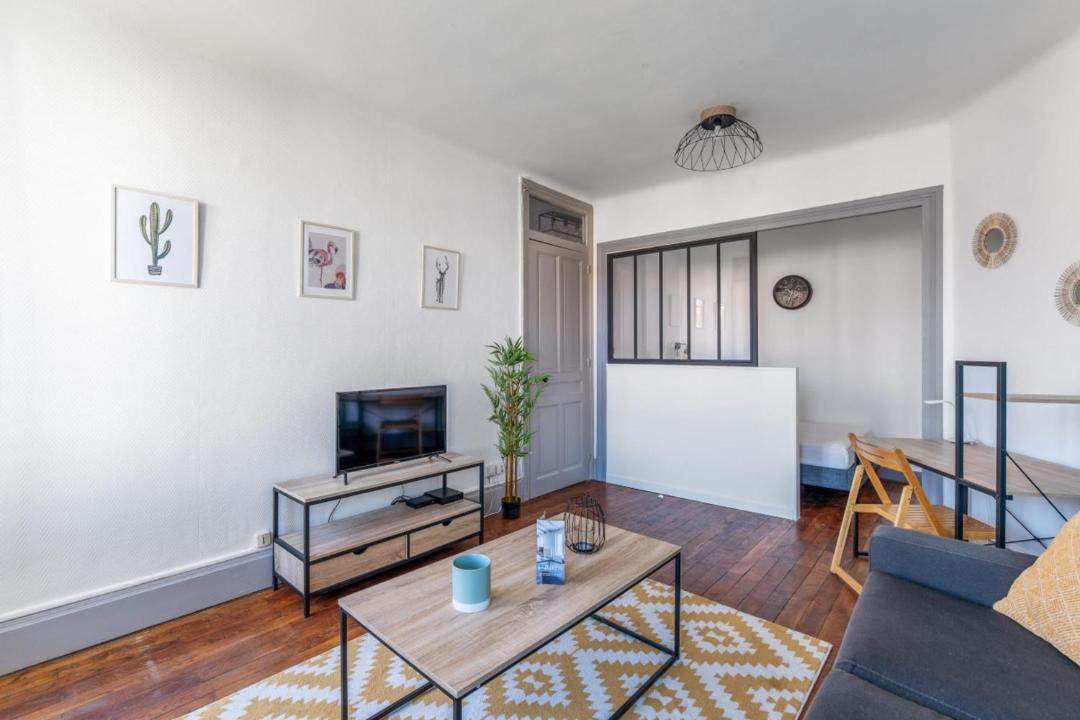 Photo of Livingroom in Charpennes - Charmettes