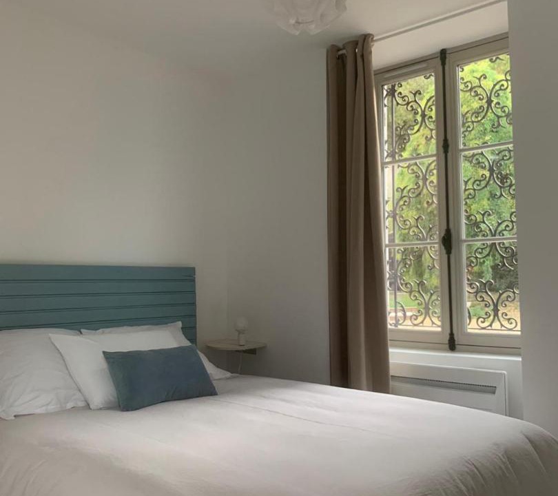 Photo of Bedroom in Vernaison