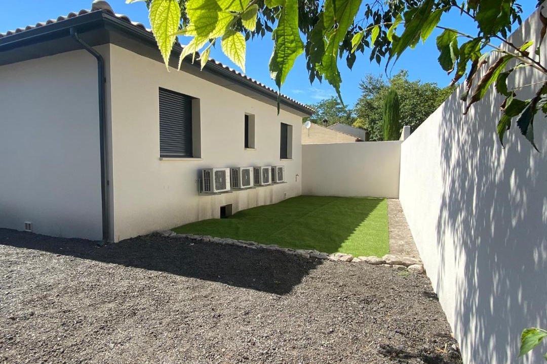 Photo of Buildings in L'Isle-sur-la-Sorgue