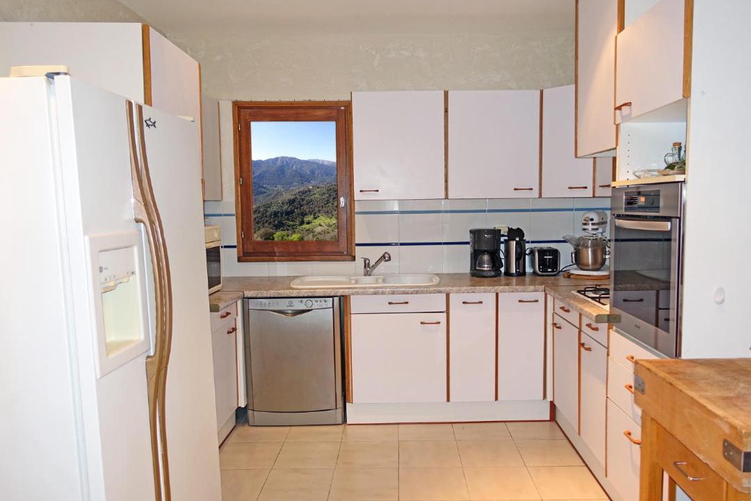 Photo of Kitchen in Sainte-Lucie-de-Tallano
