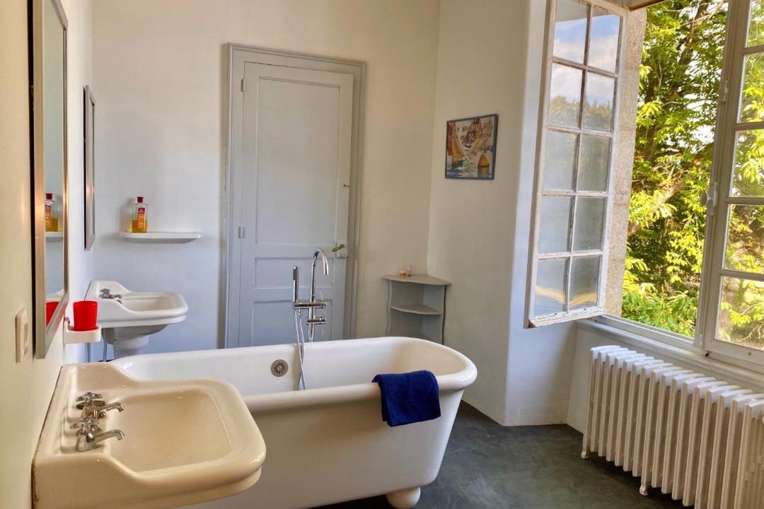 Photo of Bathroom in Moulins-le-Carbonnel