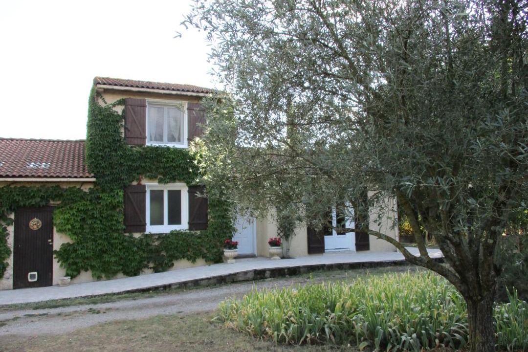Photo of Buildings in Pezens