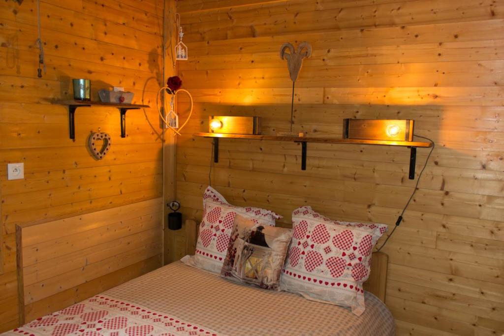 Photo of Bedroom in Thones