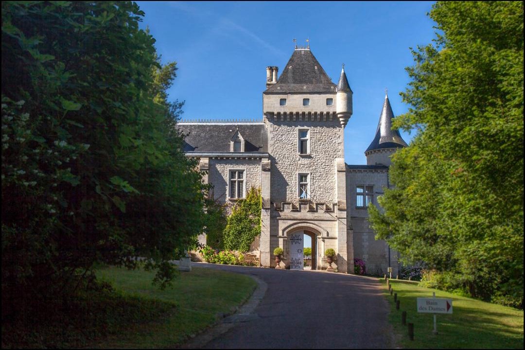Photo of Buildings in La Riviere