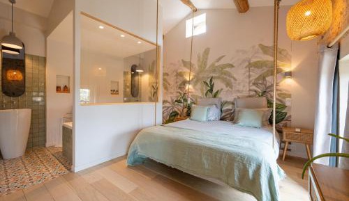 Double Room with Spa Bath and Shower