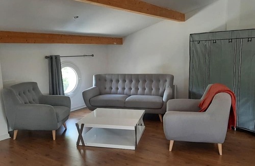 Regusse Apartment | In a private estate, large studio with terrace