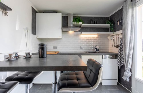 La Ferriere Apartment | Apartment 'Appt Rez-de-jardin Salle De Réunion' with Garden and Wi-Fi