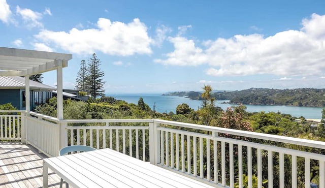 The Lookout – Stunning Oneroa Bay Views